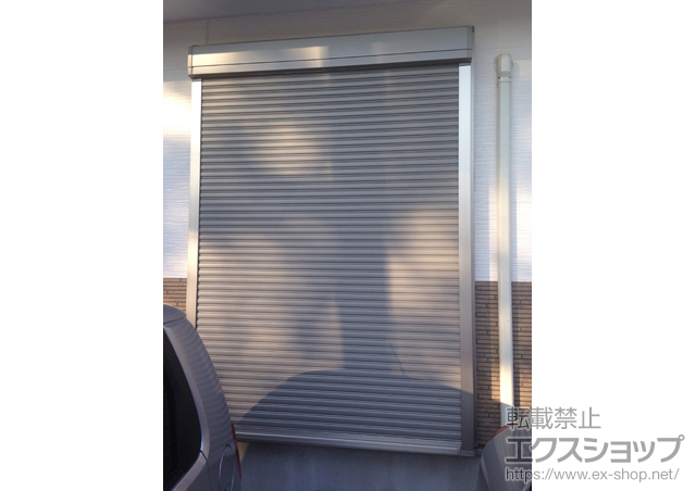 神奈川県綾瀬市のLIXIL リクシル（トステム）のガレージシャッター リフォームシャッター イタリヤ 手動式 施工例