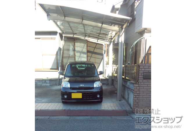 埼玉県東松山市のLIXIL リクシル（トステム）のカーポート カーブポートシグマIII 積雪〜20cm対応＋カーブポートシグマ?用　着脱式サポート柱　ロング柱23用　1本入＋カーブポートシグマ?用　着脱式サポート柱　ロング柱28用　1本入 施工例