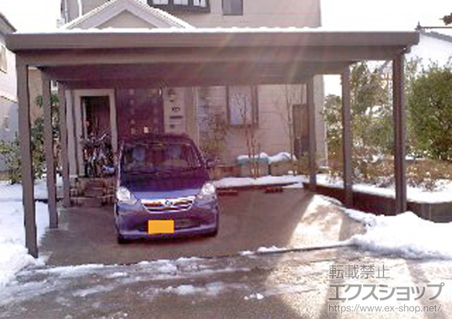 新潟県柏崎市のLIXIL リクシル（トステム）のカーポート テリオスポートIII 3000 2台用 6本柱 積雪〜100cm対応 施工例