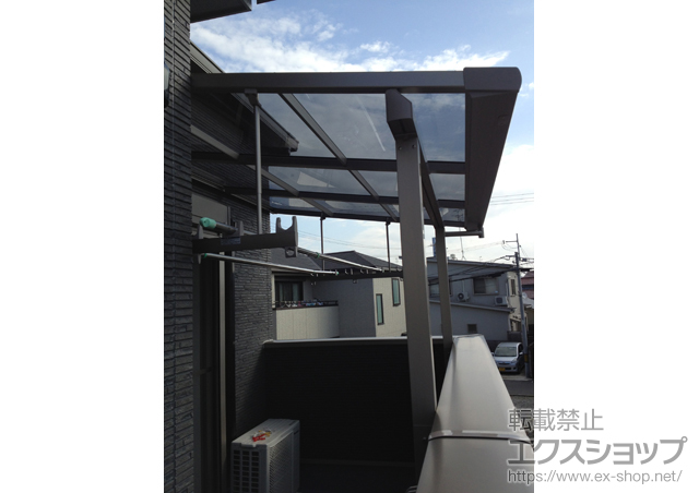 大阪府高石市のLIXIL リクシル（トステム）のバルコニー・ベランダ屋根 ライザーテラスII F型 屋根タイプ 単体 積雪〜20cm対応+吊り下げ物干し ワイド 2本入+壁付け物干し 標準 2本入 施工例