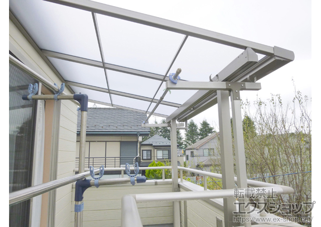 神奈川県相模原市のLIXIL リクシル（トステム）のバルコニー・ベランダ屋根 ライザーテラスII F型 屋根タイプ 単体 積雪〜20cm対応 施工例