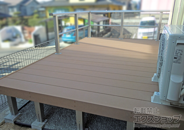 神奈川県横須賀市ののウッドデッキ リウッドデッキ 200＋シンプルモダンデッキフェンス8型＜横格子1本タイプ＞ 施工例