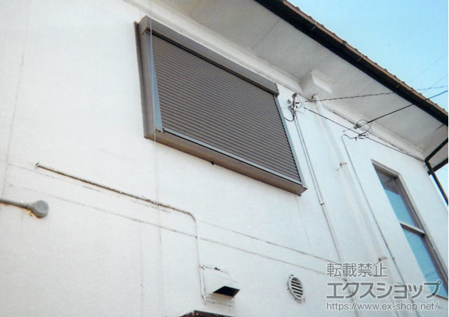 岐阜県可児市のLIXIL リクシル（トステム）の窓シャッター リフォームシャッター イタリヤ 手動式 ボックス省スペース片入隅納まり 施工例