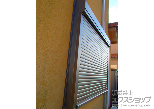 神奈川県横浜市のLIXIL リクシル（トステム）の窓シャッター リフォームシャッター クワトロ 手動式 施工例