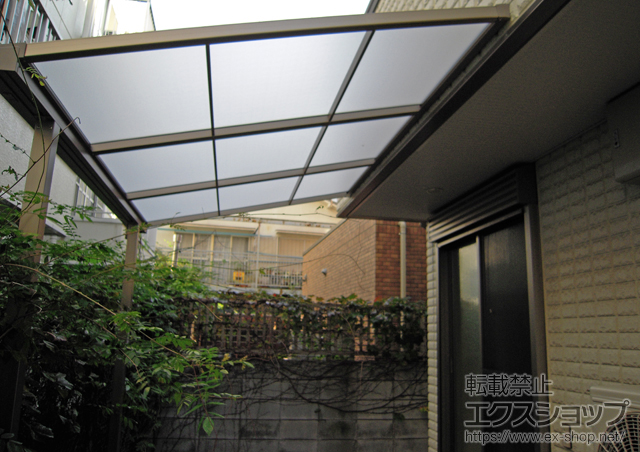 東京都世田谷区のLIXIL リクシル（トステム）のテラス屋根 ライザーテラスII F型 テラスタイプ 単体 積雪〜20cm対応 施工例