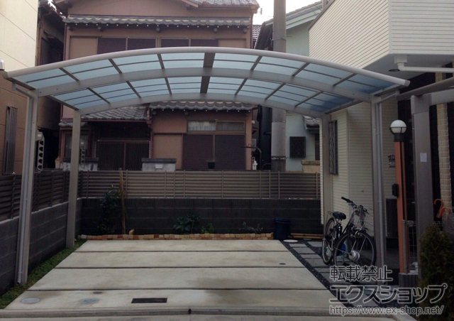 大阪府柏原市ののカーポート レイナツインポートグラン　積雪〜20cm対応＋ 水平式物干し(テラス柱用)　2本入 施工例