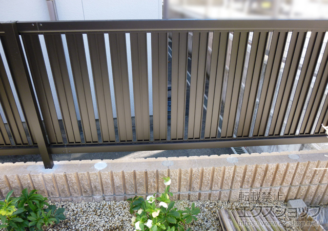 長崎県佐世保市ののフェンス・柵 エクスラインフェンス22型 自由柱仕様 施工例