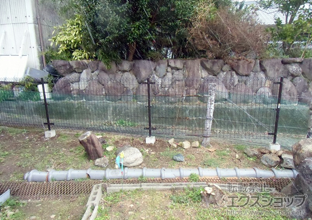 愛媛県北宇和郡鬼北町ののフェンス・柵 イーネットフェンス1M型 間仕切柱 施工例