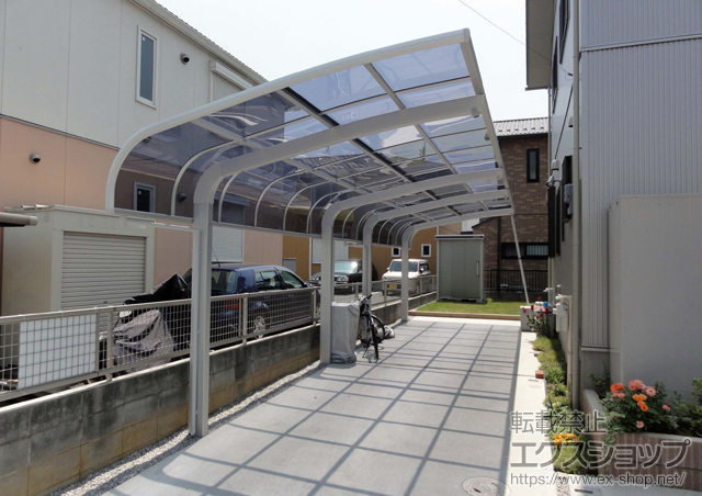 埼玉県坂戸市のLIXIL リクシル（トステム）のカーポート テールポートシグマIII 縦連棟 耐風圧強度仕様 積雪〜30cm対応 施工例