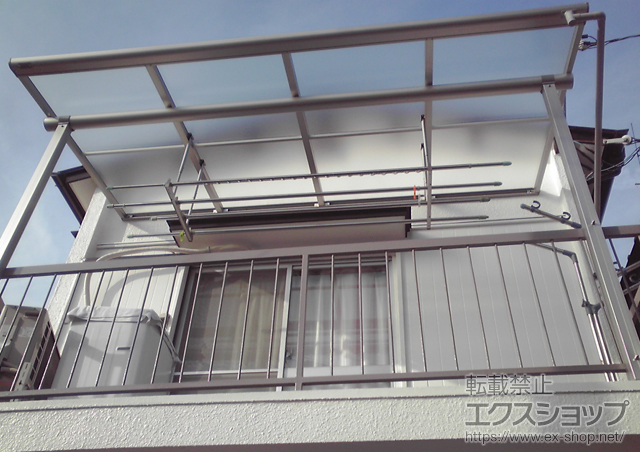 兵庫県伊丹市ののバルコニー・ベランダ屋根 プレシオステラス F型 屋根タイプ 単体 積雪〜20cm対応＋吊り下げ式物干し(2本入り) 施工例