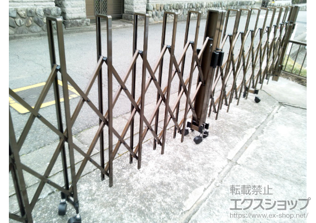 東京都多摩市ののカーゲート トリップゲート RA型 ノンレール 両開き 54W(27S+27M) 施工例