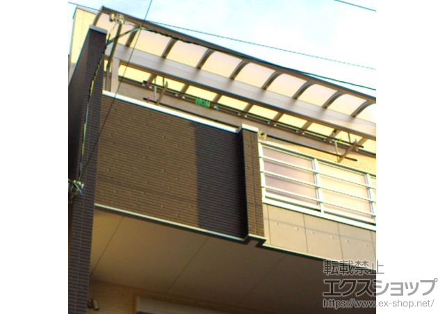 大阪府大阪市ののバルコニー・ベランダ屋根 ヴェクターテラス R型 1500 屋根タイプ 単体 積雪〜50cm対応＋吊下げ物干し 標準 2本入 施工例