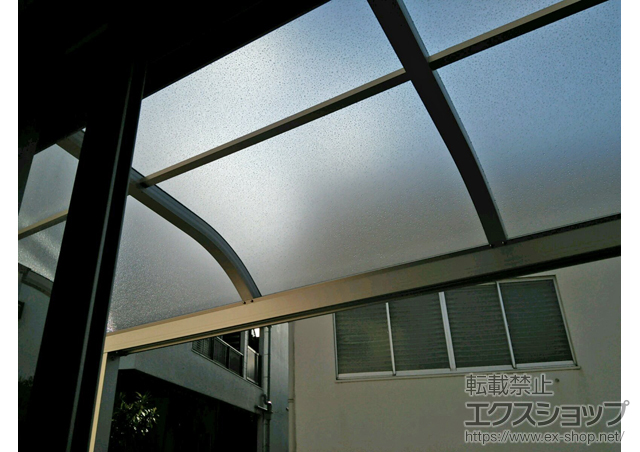 福岡県北九州市ののテラス屋根 プレシオステラス R型 テラスタイプ 単体 積雪〜20cm対応＋吊り下げ式物干し 標準 2本入 施工例