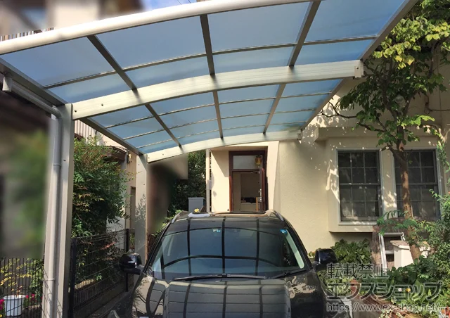 東京都柏崎市のLIXIL リクシル（トステム）のカーポート レイナポートグラン　積雪～20cm対応+標準・ハイルーフ兼用 着脱式サポート (2本入り) 施工例