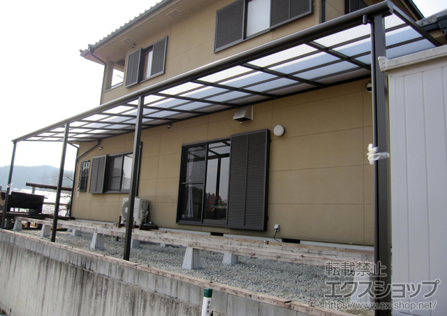 奈良県宇陀市のLIXIL リクシル（トステム）のテラス屋根 ライザーテラスII F型 テラスタイプ 三連棟 積雪〜20?対応 施工例