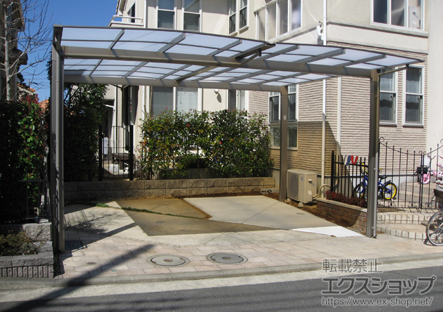 神奈川県横浜市のLIXIL リクシル（トステム）のカーポート エックスルーフ ワイド 積雪〜20cm対応 施工例