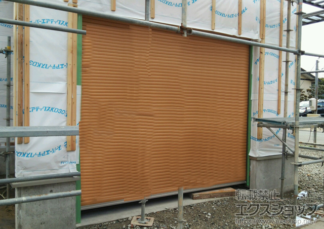 福井県坂井市のLIXIL リクシル（トステム）のガレージシャッター ガレージシャッタークワトロ 電動式 内部付タイプ 施工例