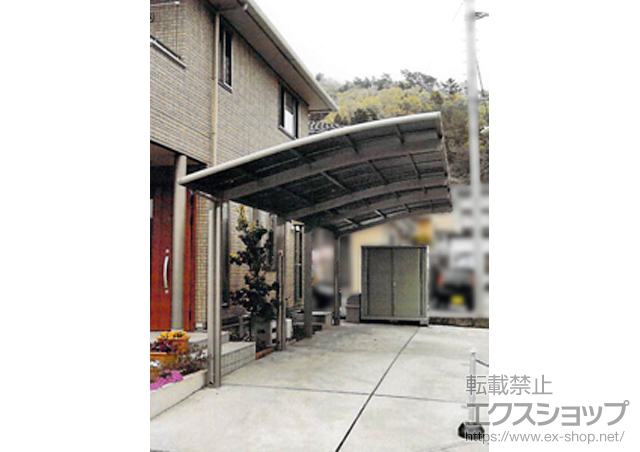 山梨県上野原市のLIXIL リクシル（トステム）のカーポート カーブポートシグマIII 縦連棟 耐風圧強度仕様 積雪〜30cm対応 施工例