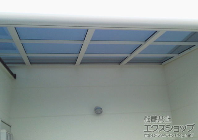 大阪府三島郡島本町のLIXIL リクシル（トステム）のバルコニー・ベランダ屋根 パワーアルファ F型 屋根タイプ 単体 積雪〜30cm対応 施工例