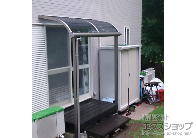 山梨県南都留郡鳴沢村のLIXIL リクシル（トステム）のテラス屋根 ライザーテラスII R型 1500 テラスタイプ 単体 積雪〜50cm対応 施工例