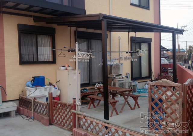 埼玉県熊谷市ののテラス屋根 ヴェクターテラス F型 ビッグサイズ 単体 積雪〜20cm対応＋吊り下げ物干し 標準 2本入 施工例