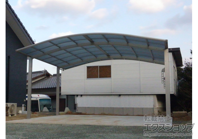 福岡県宗像市ののカーポート レイナツインポートグラン　積雪〜20cm対応＋水平式物干し テラス柱用 2本入り 施工例