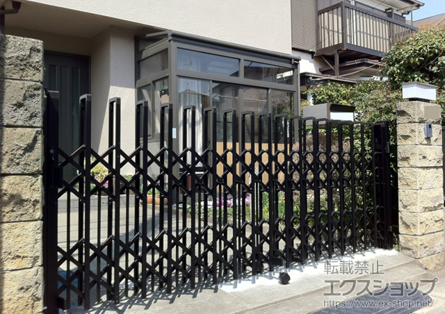 千葉県松戸市ののカーゲート トリップゲート ペットガード型 ノンレール 片開き 33S 施工例