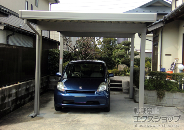 島根県松江市のLIXIL リクシル（トステム）のカーポート テリオスポートIII 3000 角柱4本 積雪〜100cm対応 施工例