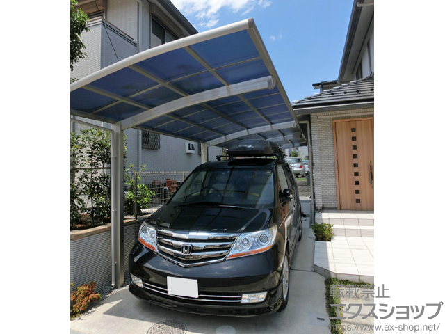 栃木県宇都宮市ののカーポート レイナポートグラン 縦連棟　積雪〜20cm対応＋サポート柱 施工例