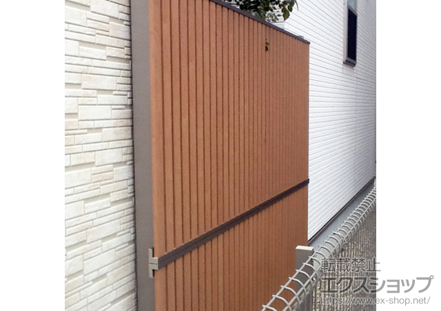 京都府宇治市のLIXIL リクシル（トステム）のフェンス・柵 ジオーナフェンス B4型 マテリアルカラー アルミ多段柱?仕様 施工例