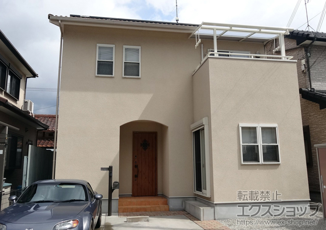 兵庫県明石市のLIXIL リクシル（トステム）のバルコニー・ベランダ屋根 ライザーテラスII F型 屋根タイプ 単体 積雪〜20cm対応＋吊り下げ物干し 標準 2本入 施工例