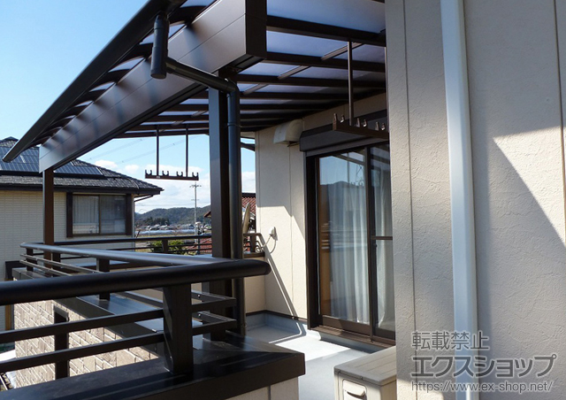 岐阜県岐阜市ののバルコニー・ベランダ屋根 ヴェクターテラス R型 1500 屋根タイプ 単体 積雪〜50cm対応＋吊り下げ物干し 標準 2本入 施工例