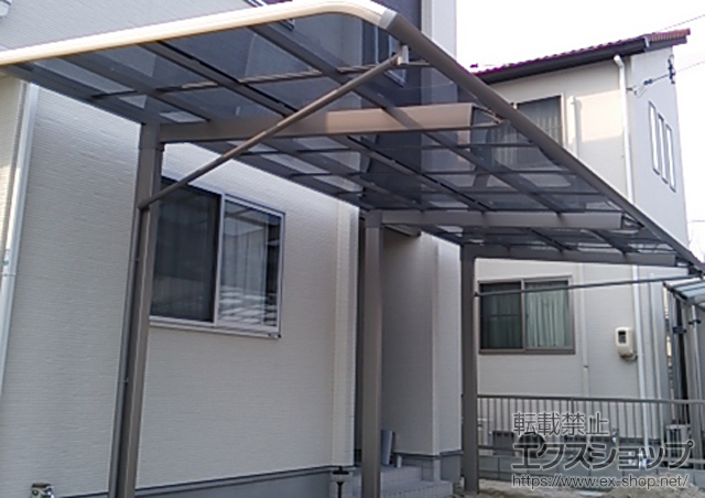 広島県福山市のLIXIL リクシル（トステム）のカーポート レガーナポートシグマIII 延長 積雪〜20cm対応 ※雨樋あり 施工例