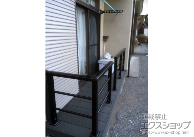 東京都八王子市ののウッドデッキ リウッドデッキ 200＋シンプルモダンデッキフェンス 2型＜横格子2本タイプ＞ 施工例