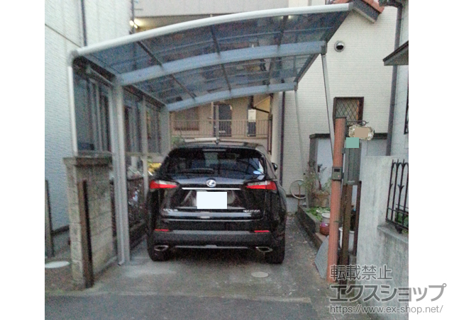 神奈川県海老名市ののカーポート プレシオスポート 積雪〜20cm対応＋着脱式補助柱　2本入り＋サイドパネル 施工例