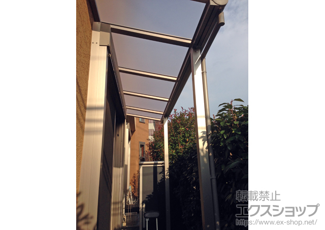 神奈川県川崎市のLIXIL リクシル（トステム）のテラス屋根 パワーアルファ F型 テラスタイプ 単体 積雪〜30cm対応＋パワーアルファ用デッキ接続用部材（ベースプレートセット） 施工例