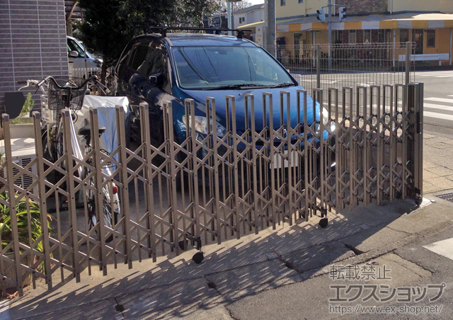 埼玉県さいたま市ののカーゲート トリップゲート ペットガード型 ノンレール 片開き　40S 施工例