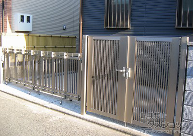 京都府京都市のの門扉 ライシス門扉 2型 細たて桟 両開き 柱使用 施工例