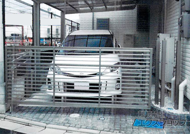 神奈川県大和市ののカーゲート 【特注】オーバードアS1型 電動式＋デザイナーズパーツ 枕木材(L=1,750) 施工例