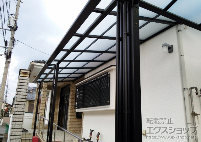 広島県呉市のLIXIL リクシル（トステム）のテラス屋根 ライザーテラスII F型 テラスタイプ 連棟 積雪〜20cm対応 施工例