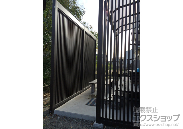 佐賀県杵島郡江北町ののフェンス・柵 Gスクリーン 縦格子タイプ マテリアルカラー 間仕切柱 施工例