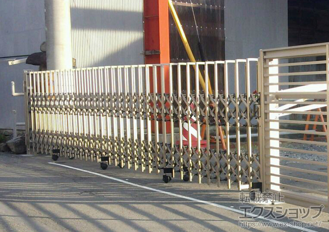 静岡県静岡市ののカーゲート トリップゲート ペットガード型 ノンレール 片開き 61S 施工例