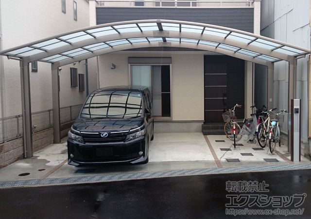 兵庫県尼崎市のLIXIL リクシル（トステム）のカーポート リベルポートシグマIII 3台用 積雪〜20cm対応 施工例