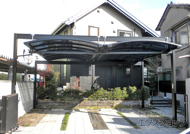 群馬県高崎市のLIXIL リクシル（トステム）のカーポート マルチスクエア ｱｰﾙ屋根 ﾚｷﾞｭﾗｰ合掌 両支持ﾀｲﾌﾟ 積雪〜20cm対応 施工例