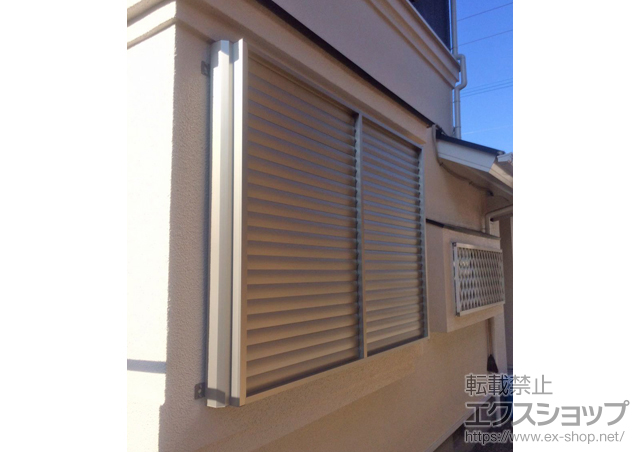 大分県大分市のの面格子・窓格子 多機能ルーバー 引違い窓用本体 たて隙間隠し付タイプ(上下同時可動)＋壁付けブラケット 施工例