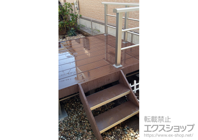 東京都所沢市ののウッドデッキ リウッドデッキ 200＋シンプルモダンデッキフェンス2型<横格子2本タイプ>＋ 階段式リウッドステップ5型 Sタイプ 2段＋段床 1段(片側面タイプ) 施工例