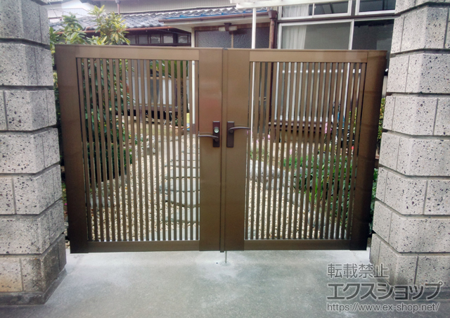 埼玉県上尾市のの門扉 ライシス門扉 2型 細たて桟 両開き 柱使用 施工例