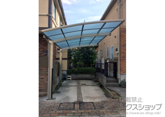 神奈川県横浜市ののカーポート レイナポートグラン　積雪〜20cm対応＋レイナポートグラン用着脱式サポート 標準・ハイルーフ兼用 2本入り×1セット＋柱カバー(小)(1枚入り)＋HCS-RK3 補修用雨樋部品 たて樋部品（L=3,100） 施工例