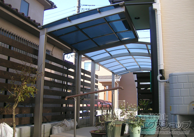 千葉県流山市のLIXIL リクシル（トステム）のサイクルポート・駐輪場 エックスルーフ サイクルポート オープンタイプ 積雪〜20cm対応 施工例