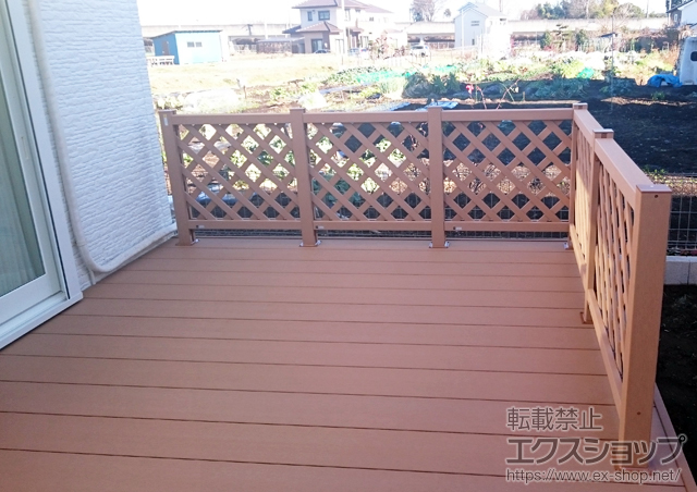 埼玉県飯能市ののウッドデッキ リウッドデッキ 200＋独立式リウッドステップ2型＋ リウッドデッキフェンス2型＜ラチス格子＞ 施工例